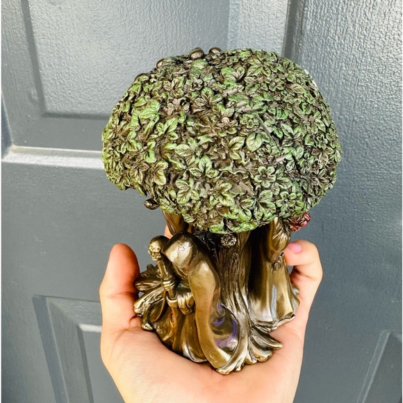 Statue - Picture 3 of 3